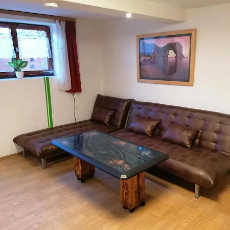 Sehr Schoene, Neu Renovierte Und Mit Neuen Moebeln Eingerichtete Kellerferienwohnung *